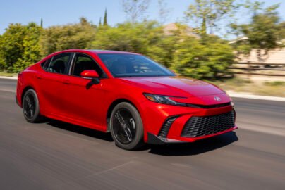 2025 toyota camry hybrid